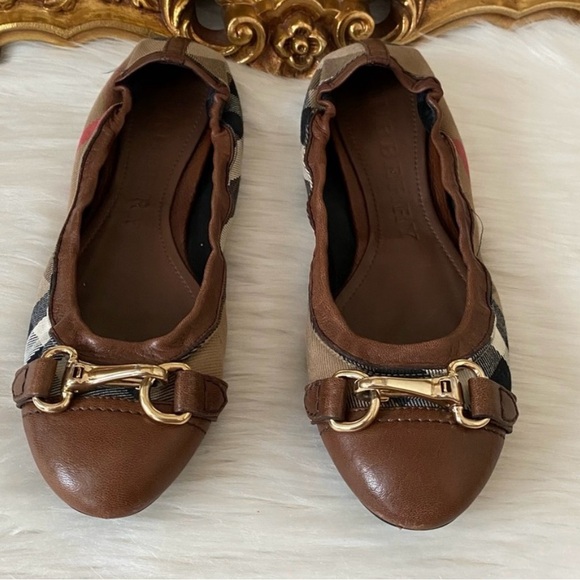 Burberry Nova Check Flats - Picture 2 of 3